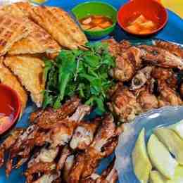 chân gà nướng cây đa ngõ gạch