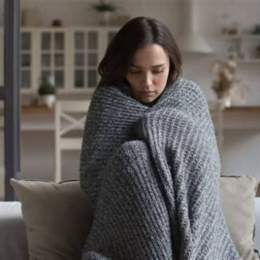 hay bị ớn lạnh nổi da gà