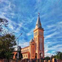 nhà thờ con gà tại đà lạt