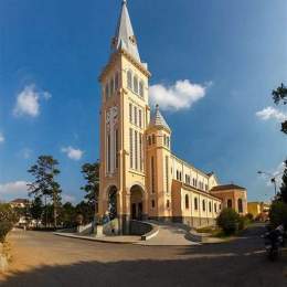 nhà thờ đà lạt con gà