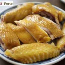 sau sinh ăn da gà được không