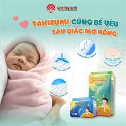 tính năng nổi bật bé gái cười tươi đáng yêu