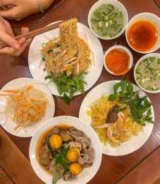tính năng nổi bật cơm gà đống đa